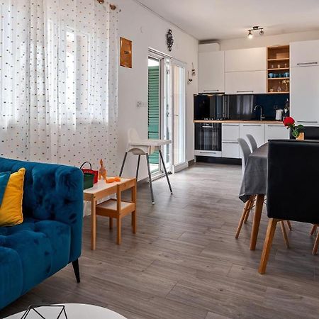 Sea Flower Beachfront Villa Sevid Bagian luar foto