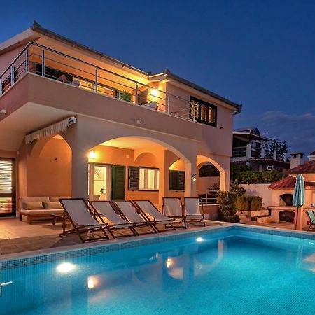 Sea Flower Beachfront Villa Sevid Bagian luar foto