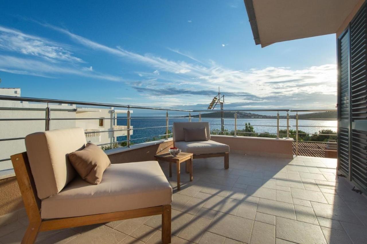 Sea Flower Beachfront Villa Sevid Bagian luar foto