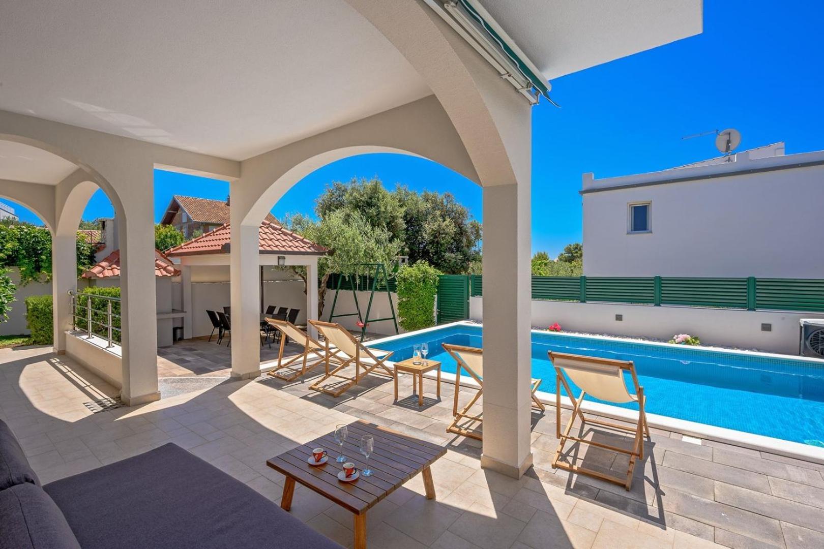 Sea Flower Beachfront Villa Sevid Bagian luar foto