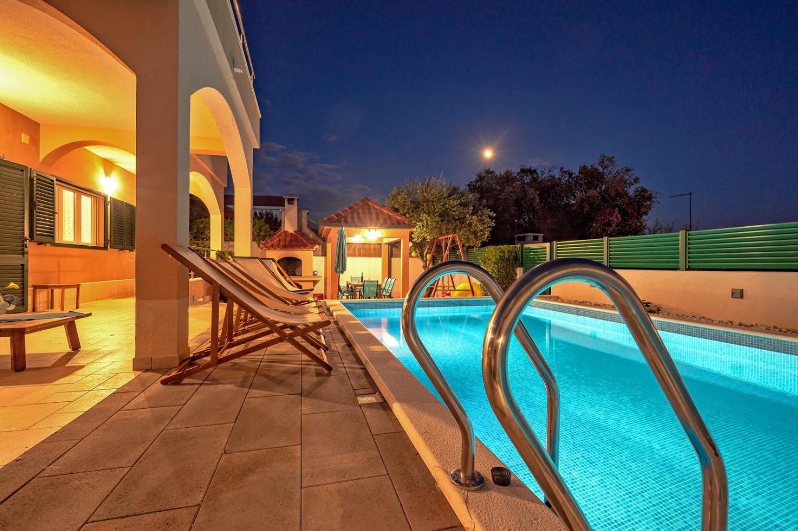 Sea Flower Beachfront Villa Sevid Bagian luar foto