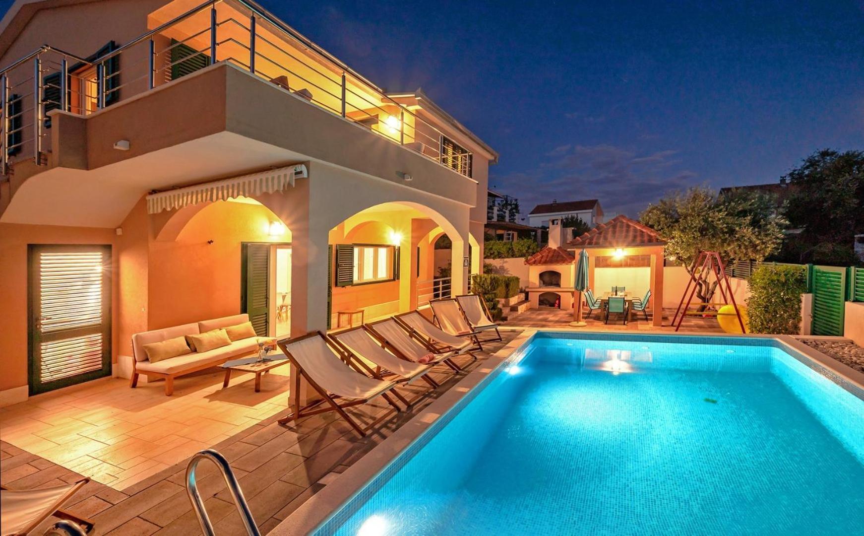 Sea Flower Beachfront Villa Sevid Bagian luar foto