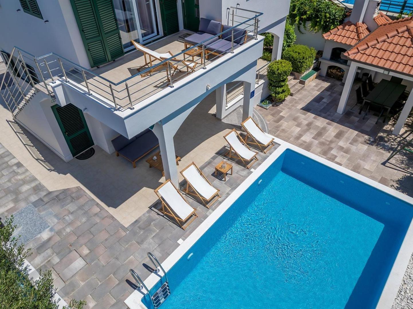 Sea Flower Beachfront Villa Sevid Bagian luar foto