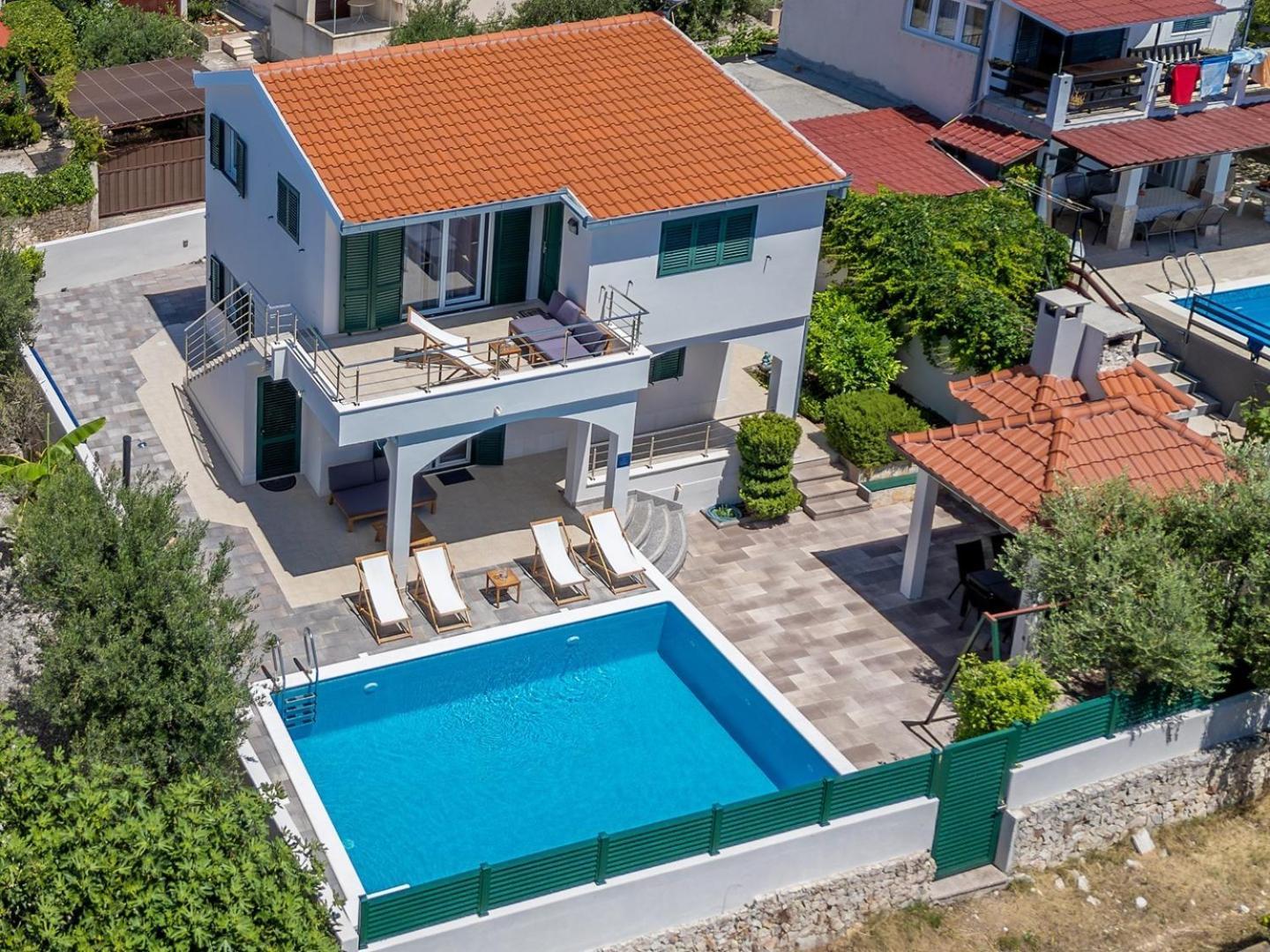Sea Flower Beachfront Villa Sevid Bagian luar foto