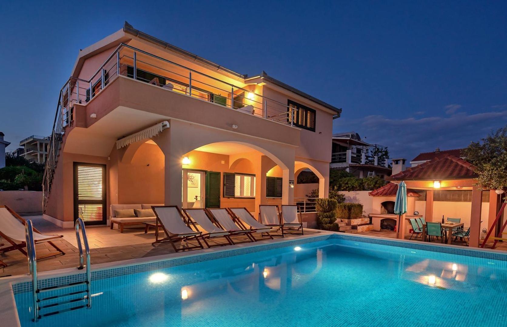 Sea Flower Beachfront Villa Sevid Bagian luar foto