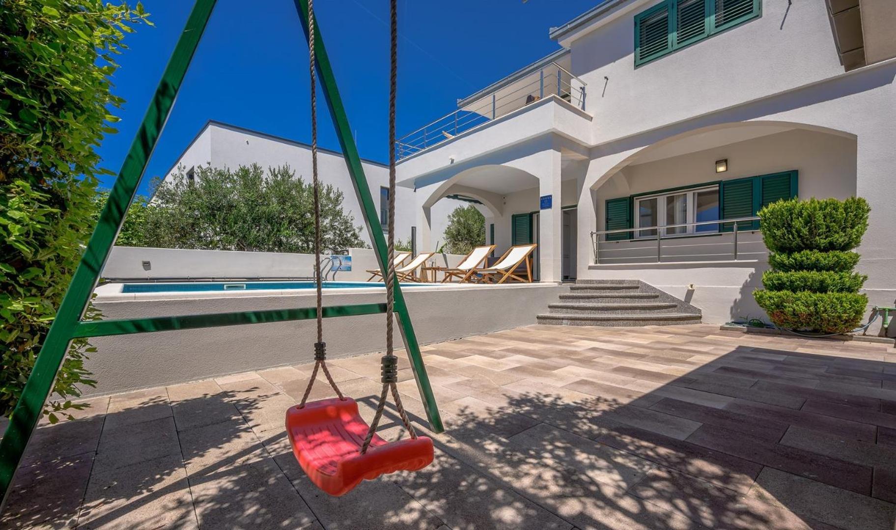 Sea Flower Beachfront Villa Sevid Bagian luar foto