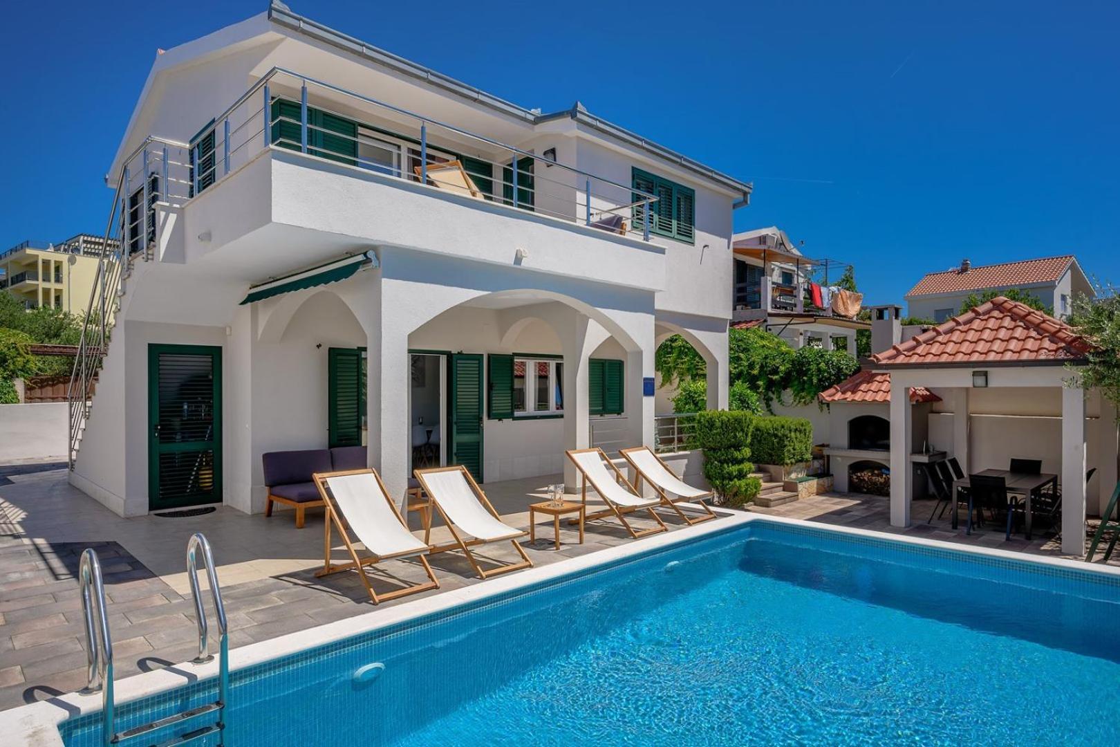Sea Flower Beachfront Villa Sevid Bagian luar foto