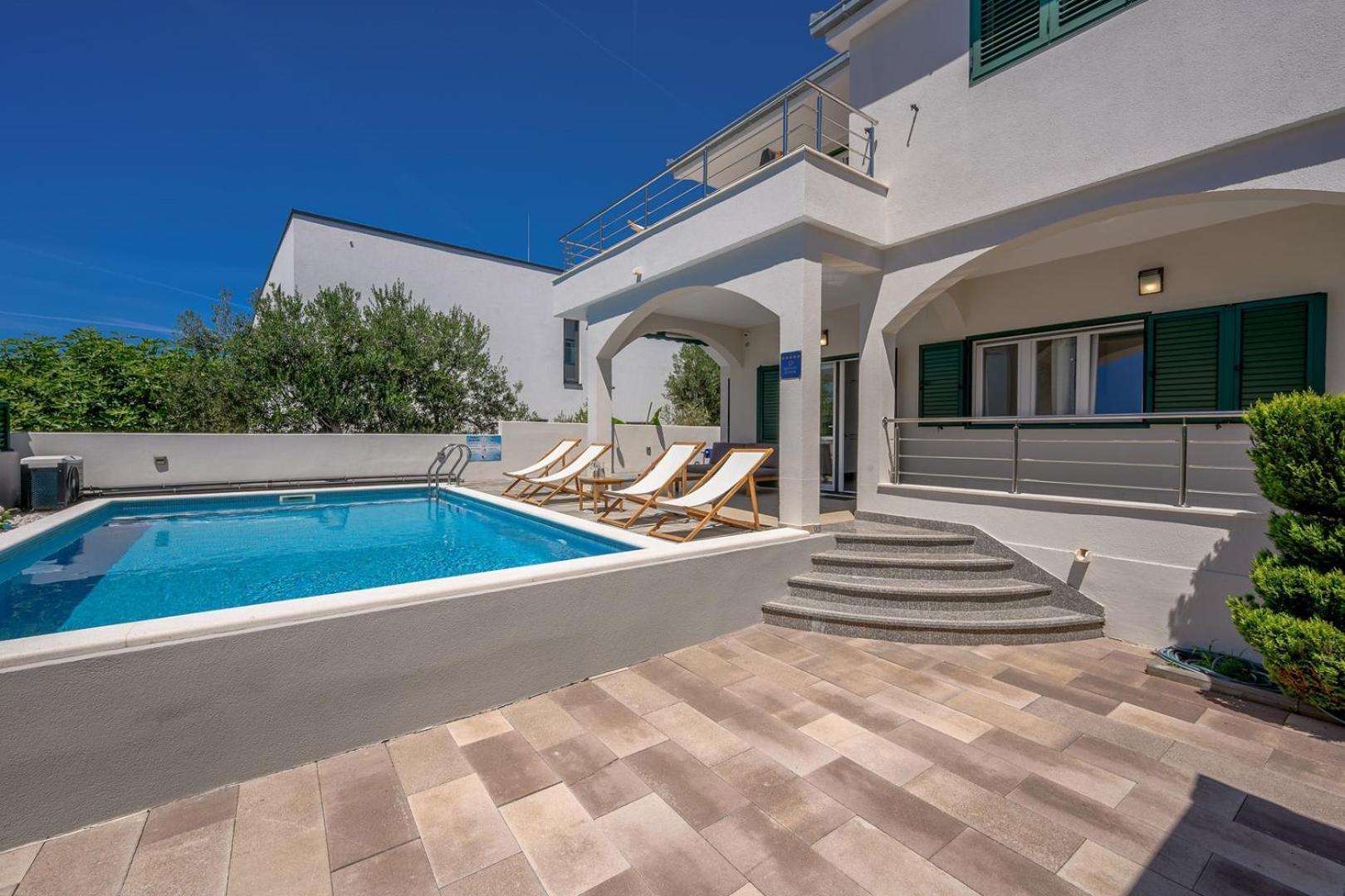Sea Flower Beachfront Villa Sevid Bagian luar foto