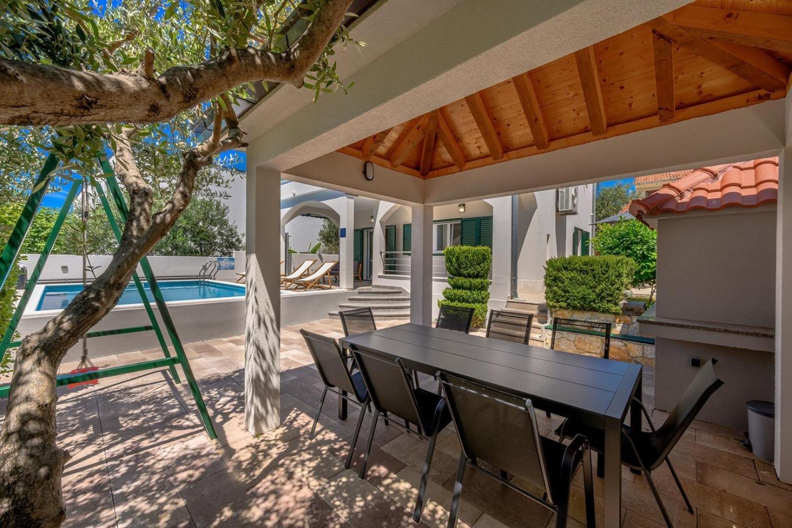 Sea Flower Beachfront Villa Sevid Bagian luar foto